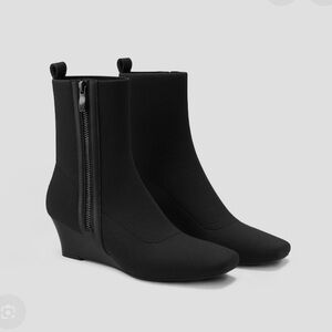 Square-Toe Water-Repellent Zipper Boots (style: Micaela)